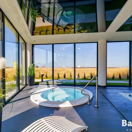 公寓式酒店 Balticon Westin House -luksusowy 70m2 , Basen Pool, Sauna, Parking Inklusive 科沃布热格
