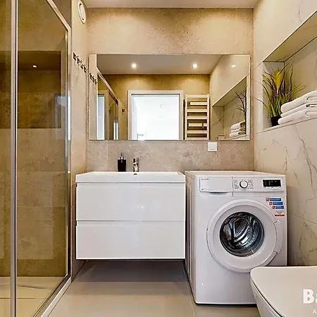 Balticon Westin House -luksusowy 70m2 , Basen Pool, Sauna, Parking Inklusive 3* 코워브제크