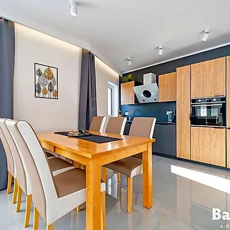 Balticon Westin House -luksusowy 70m2 , Basen Pool, Sauna, Parking Inklusive 코워브제크